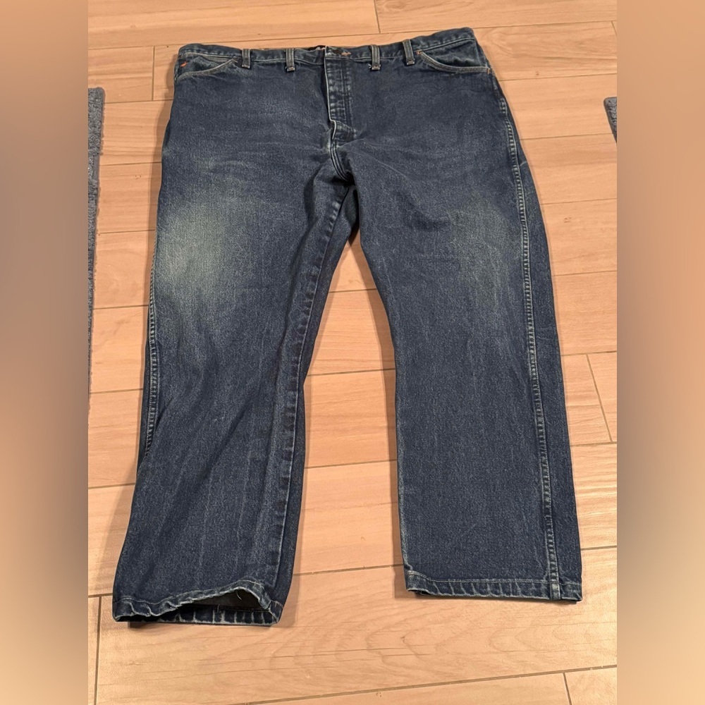 Wrangler Men's Relaxed Fit Blue Jeans 46x32